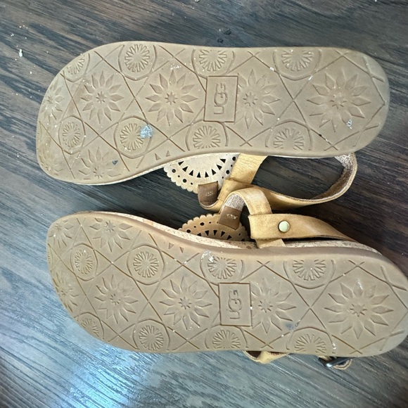Ugg Ayden II Women Tan Leather Sandals .. Good Condition - Picture 2 of 8